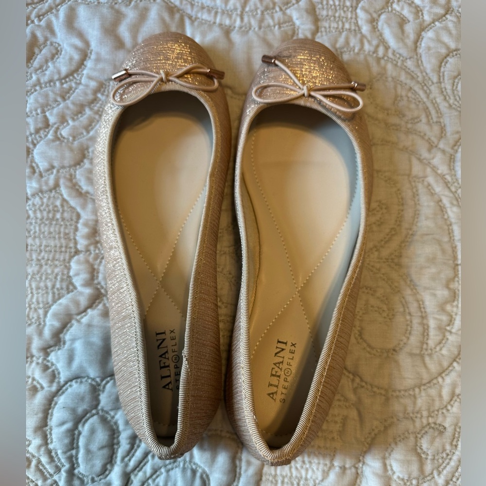 NWOT Rose Gold Flats